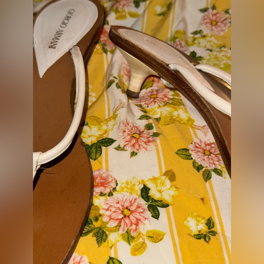 VTG Georgio Armani White and Brown Thong Sandals with Logo - Picture 6 of 10